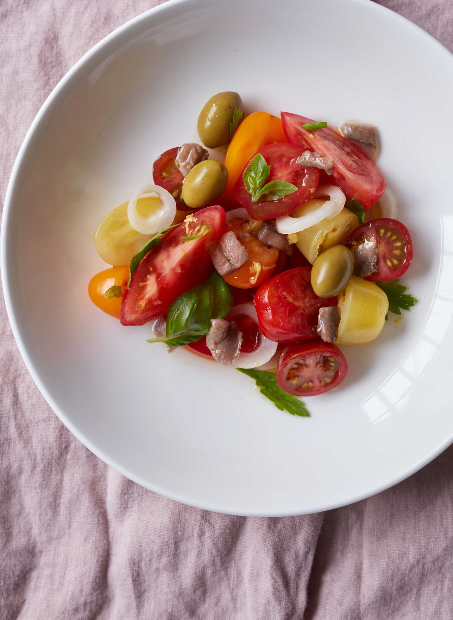 Tomatsalat med ansjos-vinaigrette