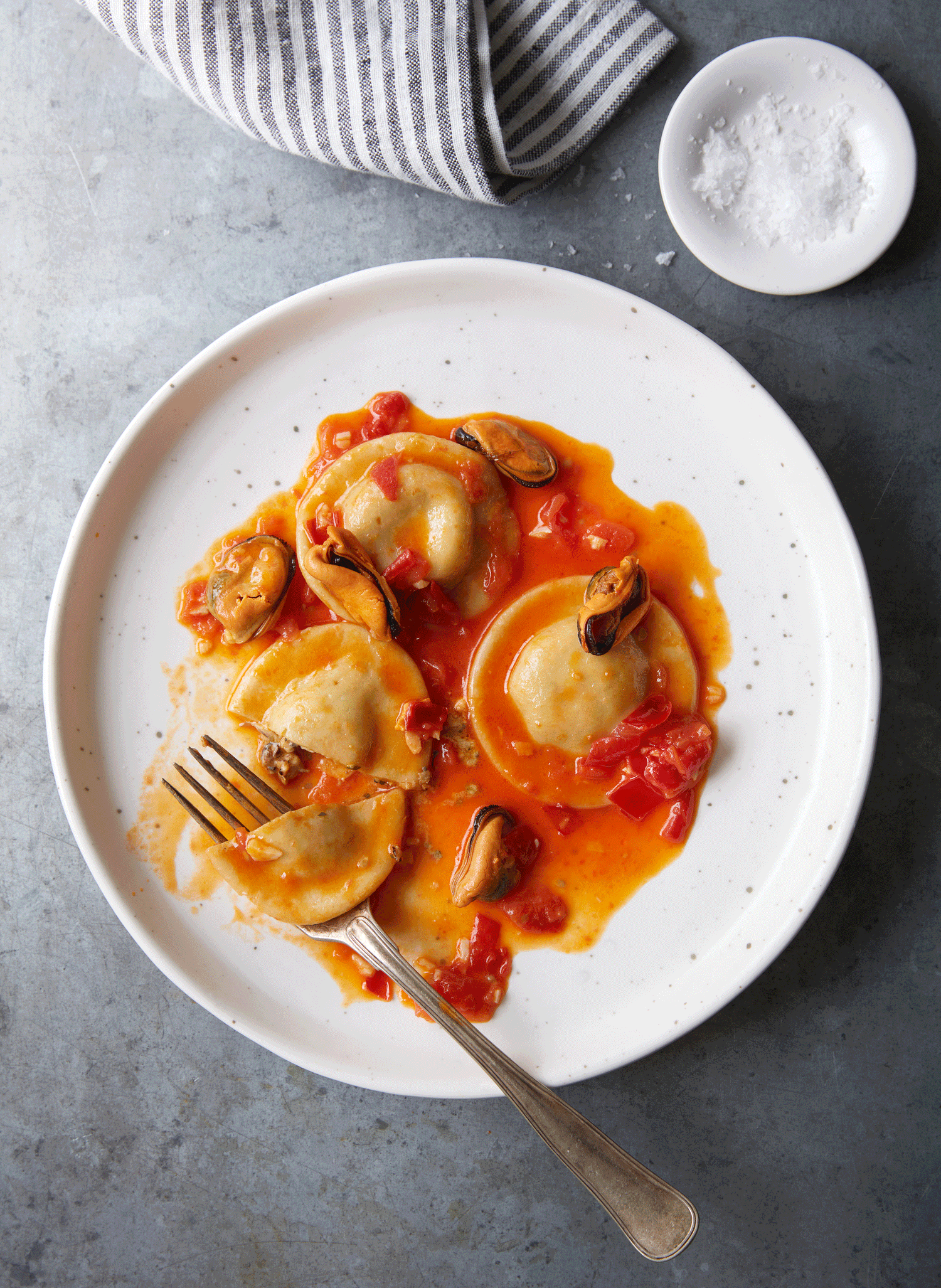 Ravioli eller pasta med muslinger i escabeche