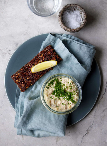 Rørt torskelever på ristet rugbrød