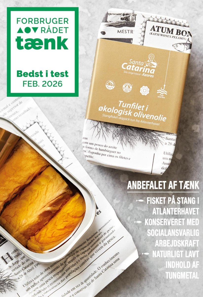 En plakat af Grøndals Praktiks "Plakater - både A3 og A-skilt" ligger på en avis, og en anden står ved siden af. En dansk etiket markerer den som Bedst i test feb. 2026 af Forbrugerrådet Tænk.