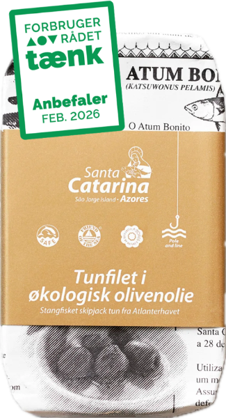 En dåse Santa Catarina-tun i økologisk olivenolie med dansk og portugisisk tekst på etiketten, herunder øko- og kvalitetsikoner, og et grønt Tænk anbefaler februar 2026-mærkat øverst til venstre.